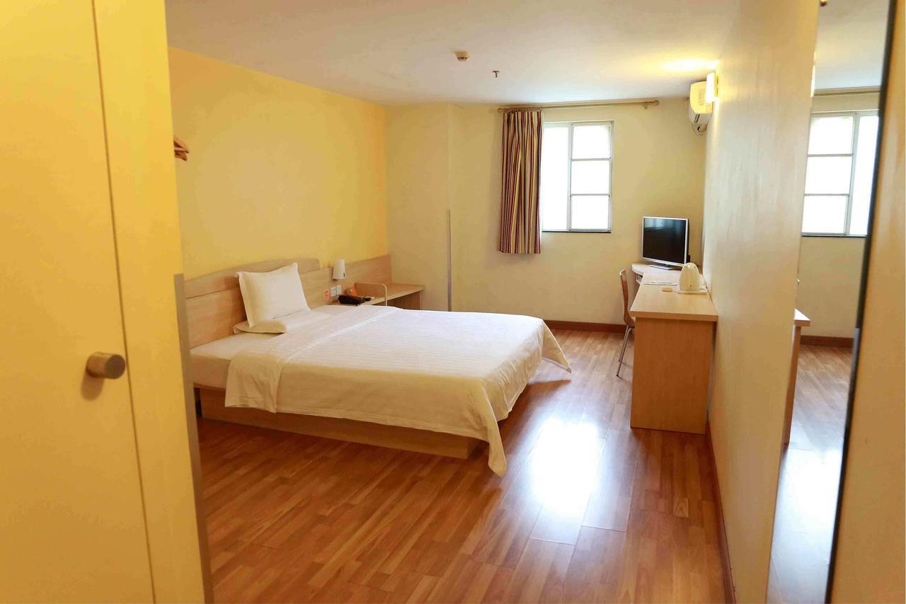 7Days Inn Wuhan Airport Panlong City Bagian luar foto