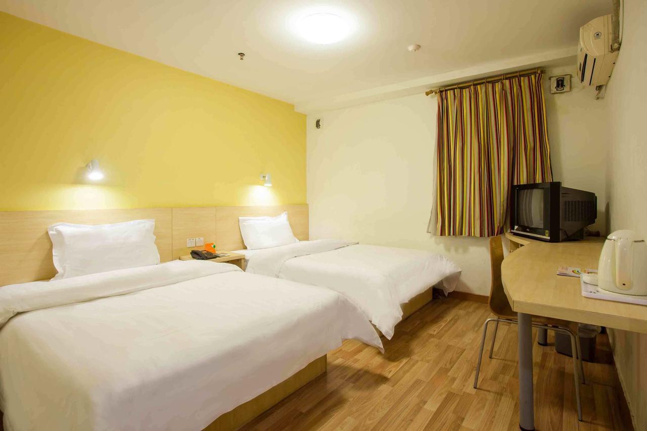 7Days Inn Wuhan Airport Panlong City Bagian luar foto